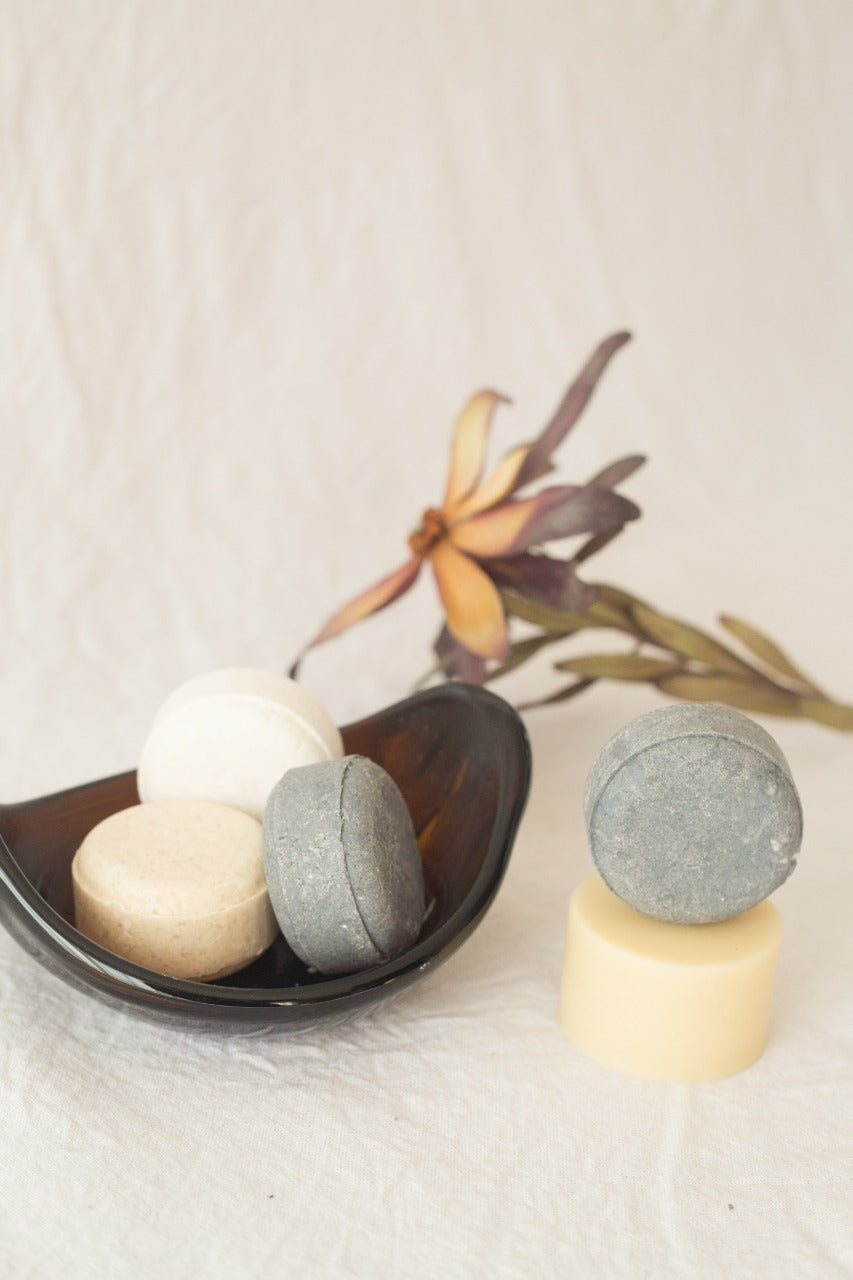 Pocillos canoa de vidrio reutilizado fundido